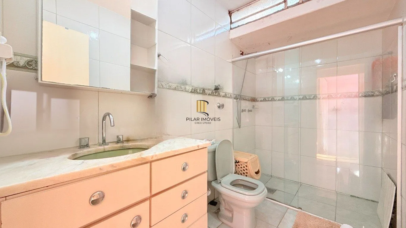 Casa com 4 quartos, vaga coberta, piscina e pátio no bairro Cristo Redentor