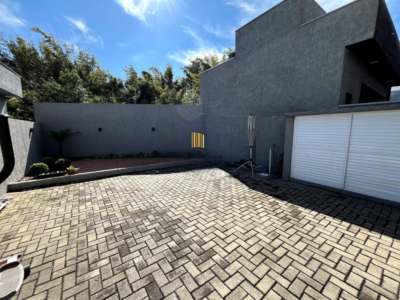 Casa de 3 dormitórios e 4 vagas de garagem em Gravataí.