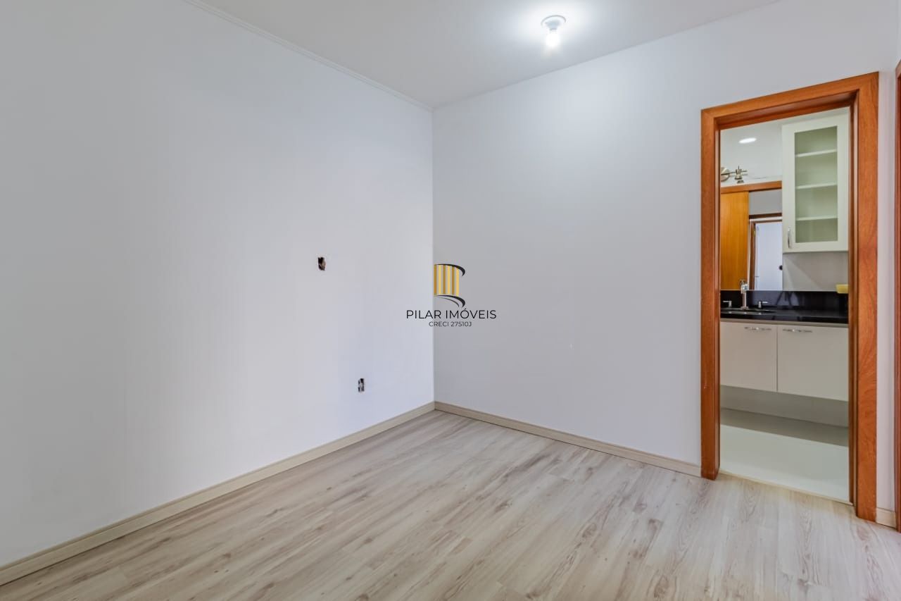 Casa com 3 dormitórios e 4 vagas no Bairro Jardim Lindóia