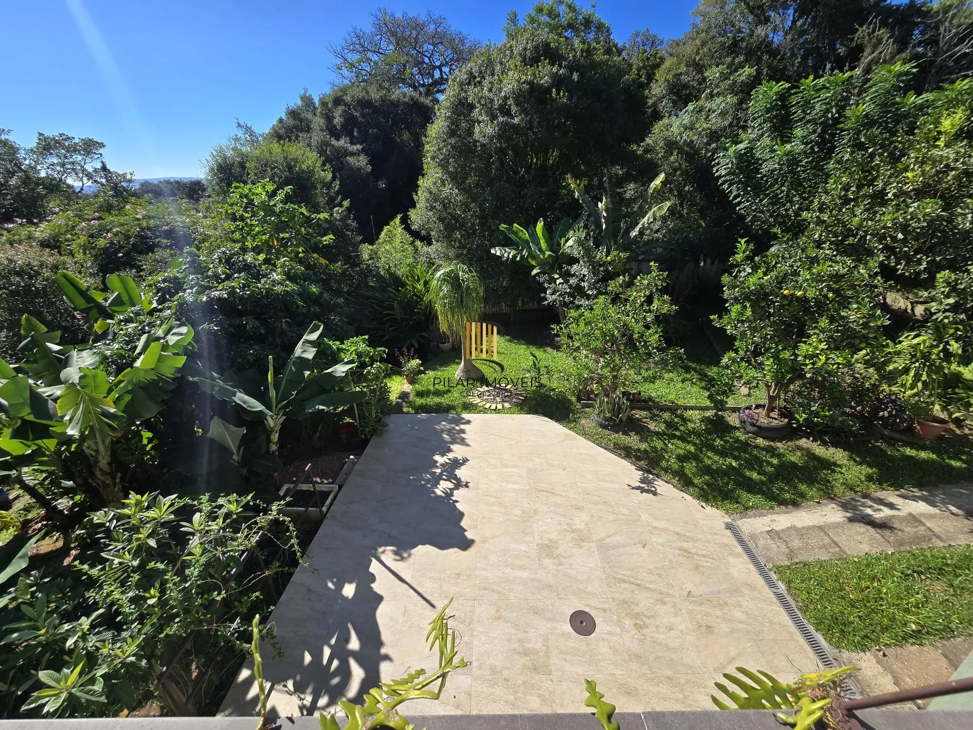 Casa 3 dormitórios, 1 suíte, 4 vagas 210 m² privativos no Belém Novo.