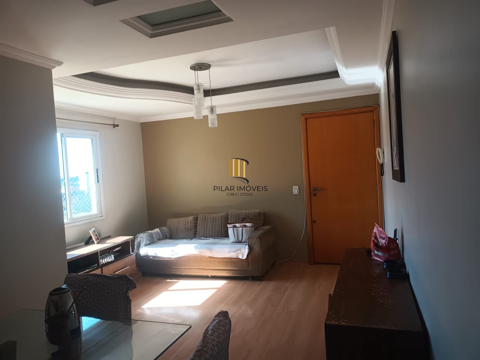 Apartamento com 2 dormitórios, elevador e 2 vagas de garagem em cachoeirinha.