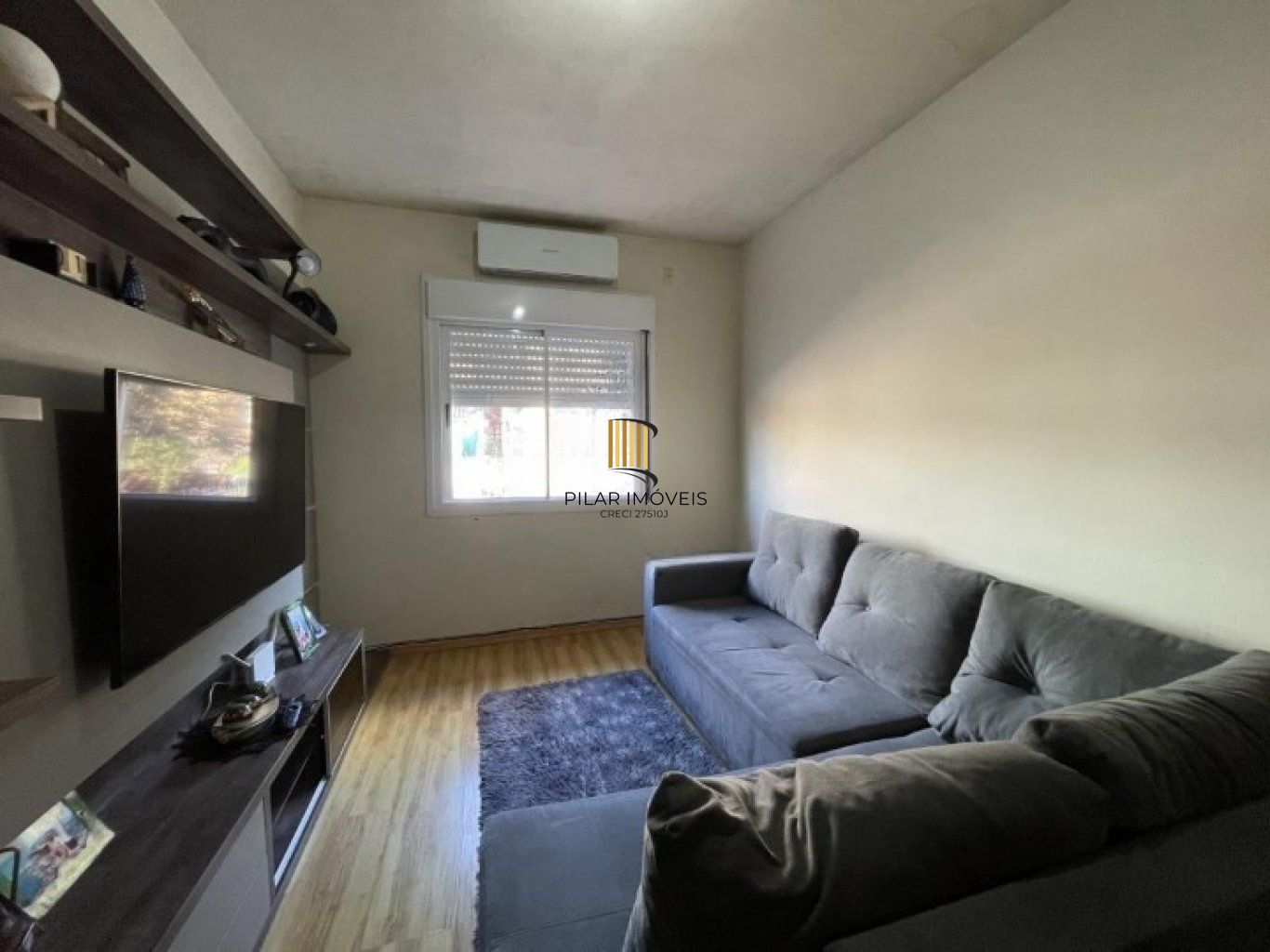 Casa geminada com 3 quartos, vaga de garagem e sacada no bairro Jardim Sabara