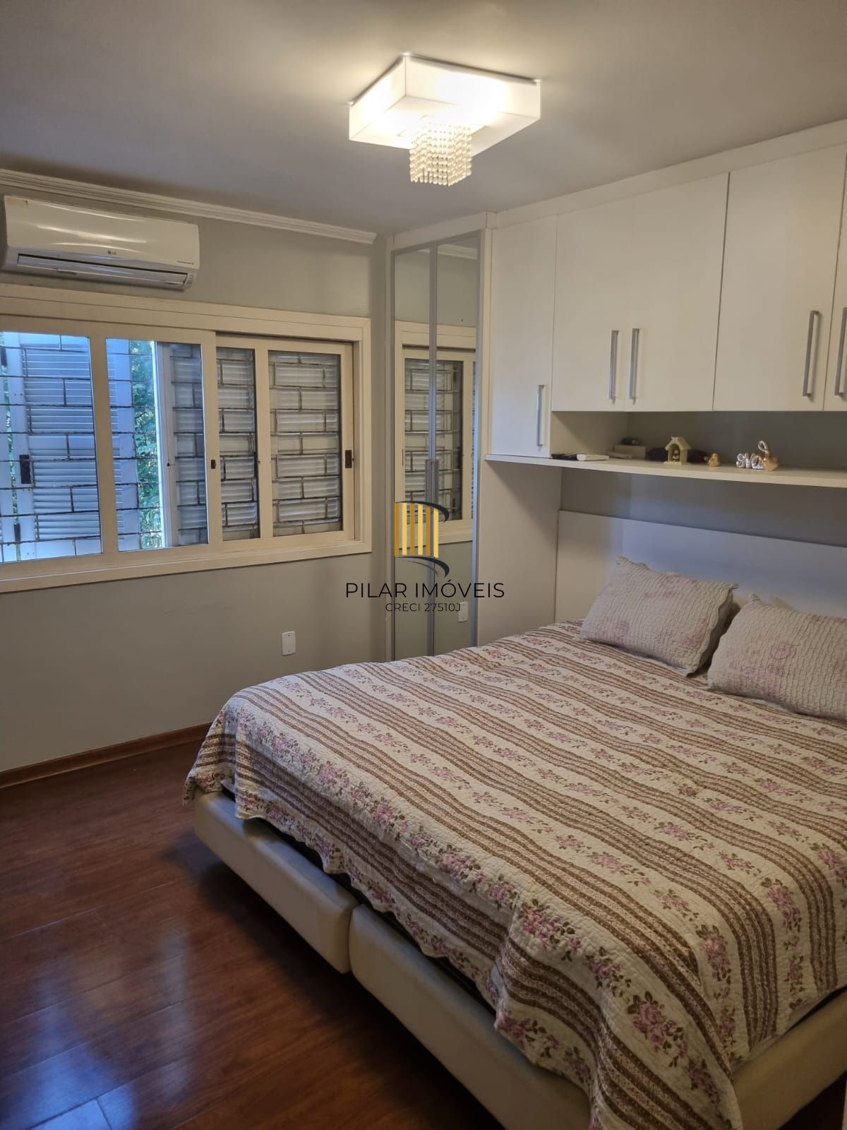 Apartamento térreo semi mobiliado de 3 dormitórios no bairro Cristal