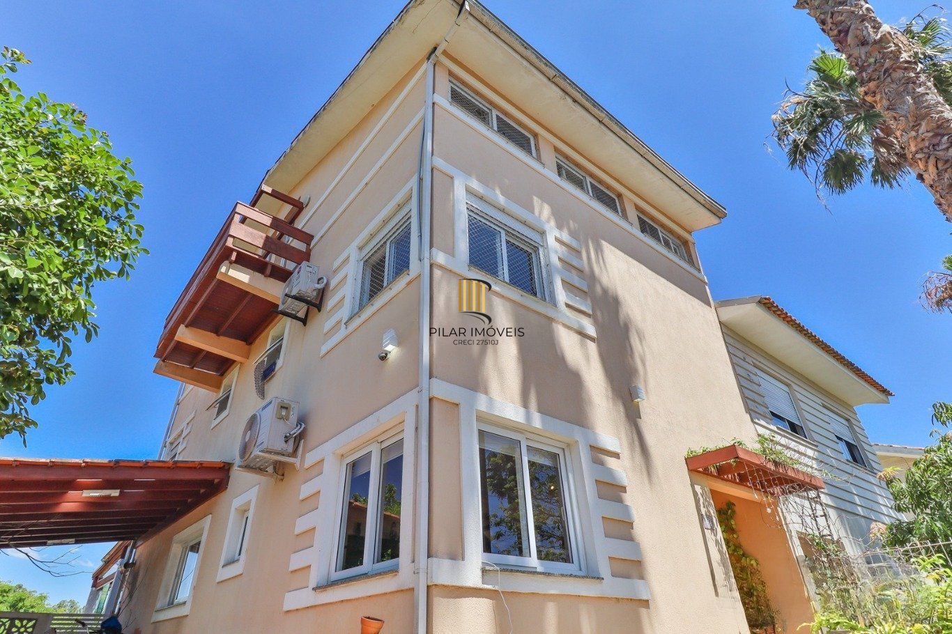 Casa em Condomínio com 3 Dormitórios e Energia Solar na Lomba do Pinheiro