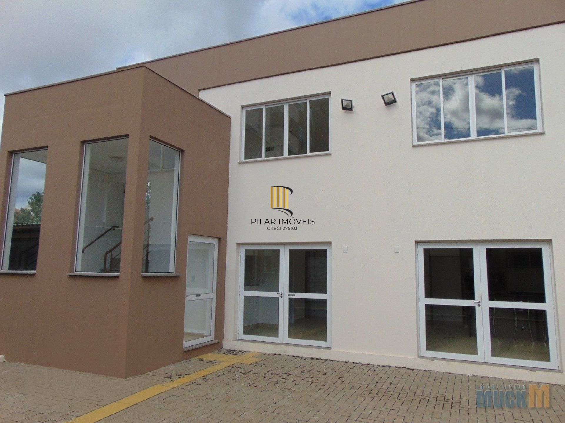 Apartamento de 2 dormitórios, elevador e 1 vaga de garagem em Canoas.