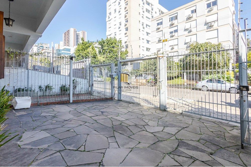 Casa com 4 quartos, 7 vagas e pátio no Bairro Higienópolis