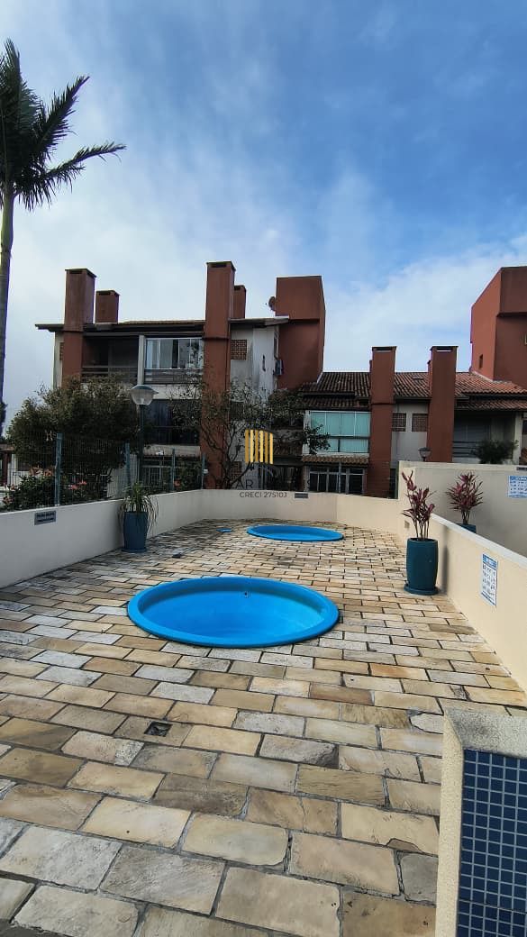 Sobrado 2 dormitórios com suite Condomínio Fechado Capão Novo