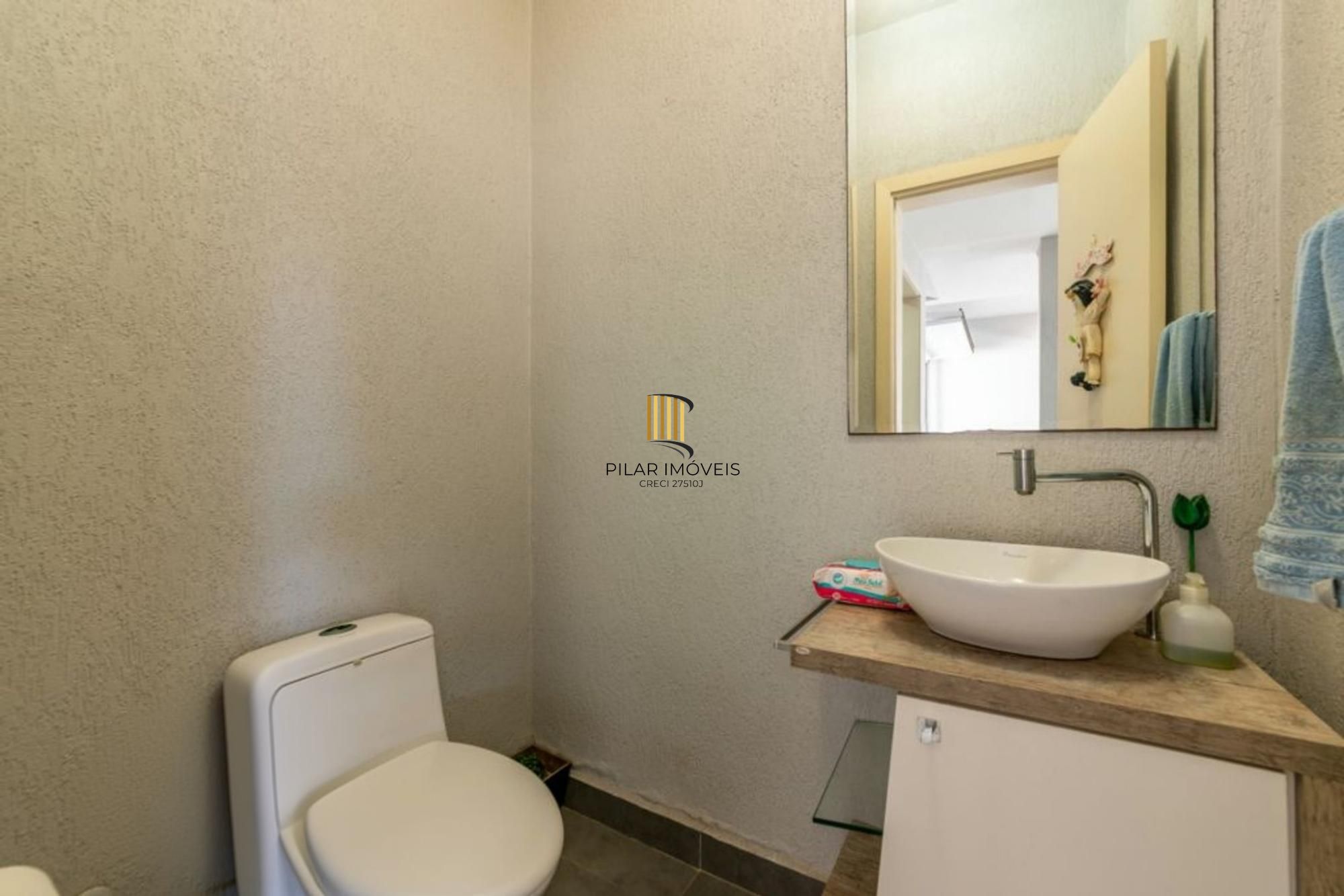 Casa em condomínio de 3 dormitórios,2 vagas e churrasqueira no bairro Agronomia