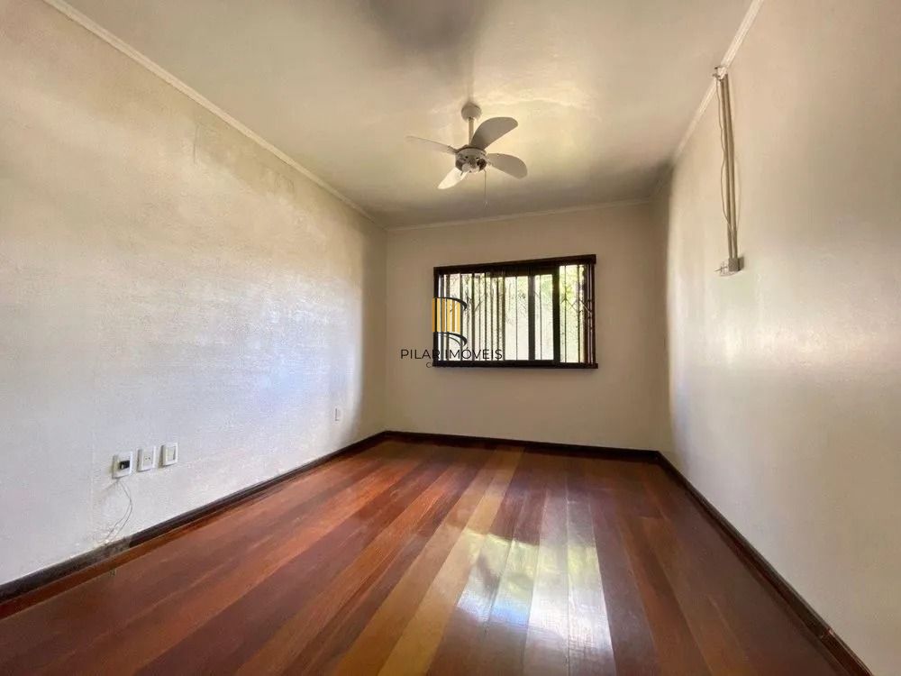 Casa de 330m² com 2 Quartos, piscina e 4 vagas de garagem em Canoas.