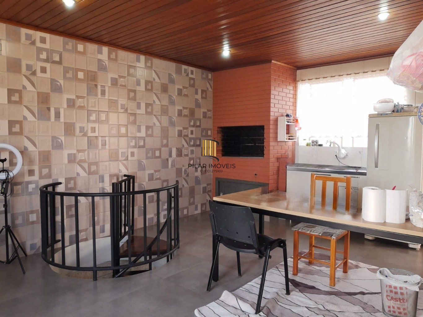 Apartamento Duplex de 2 dormitórios,  1 vaga de garagem em Cachoeirinha.