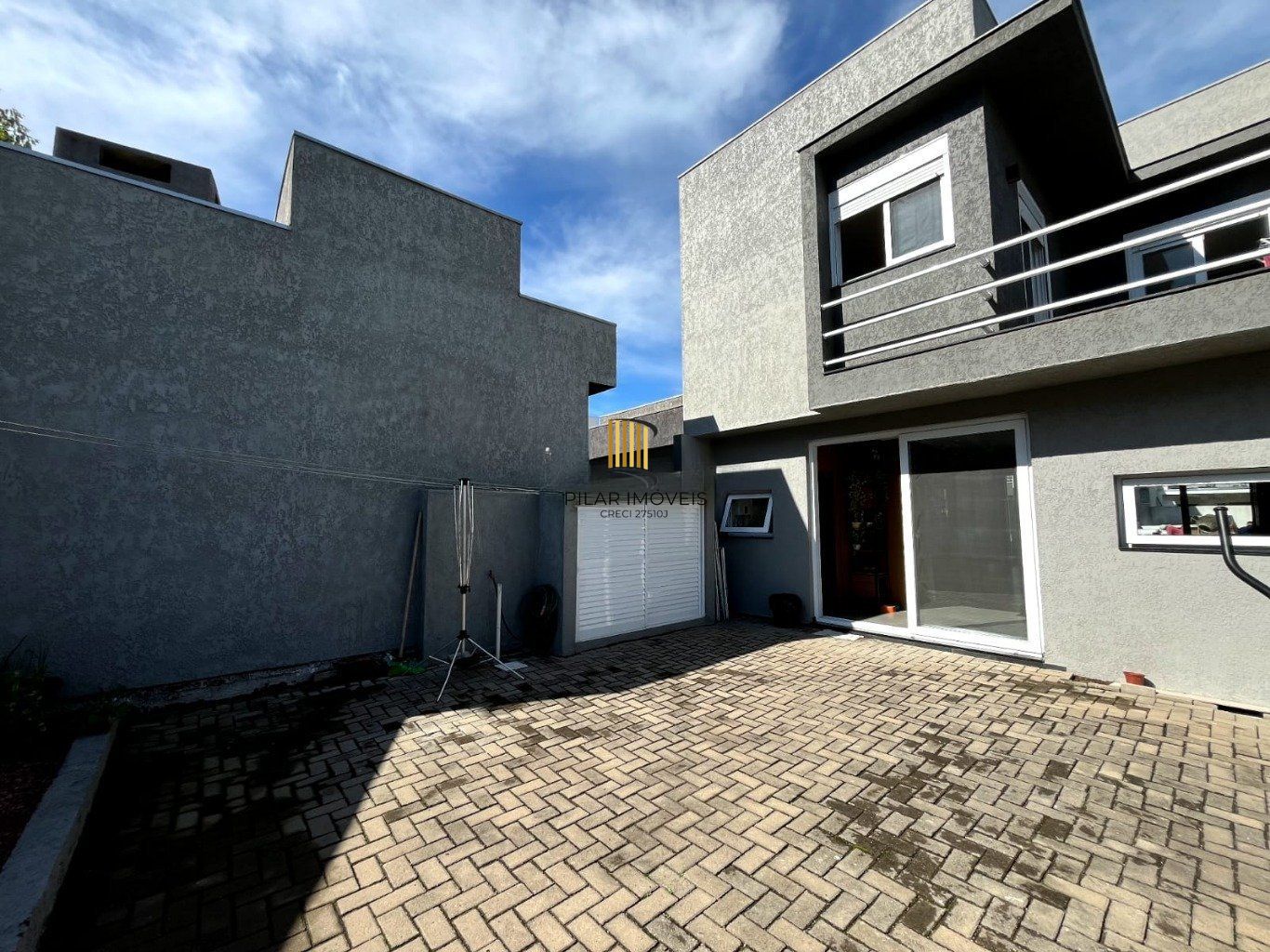 Casa de 3 dormitórios e 4 vagas de garagem em Gravataí.