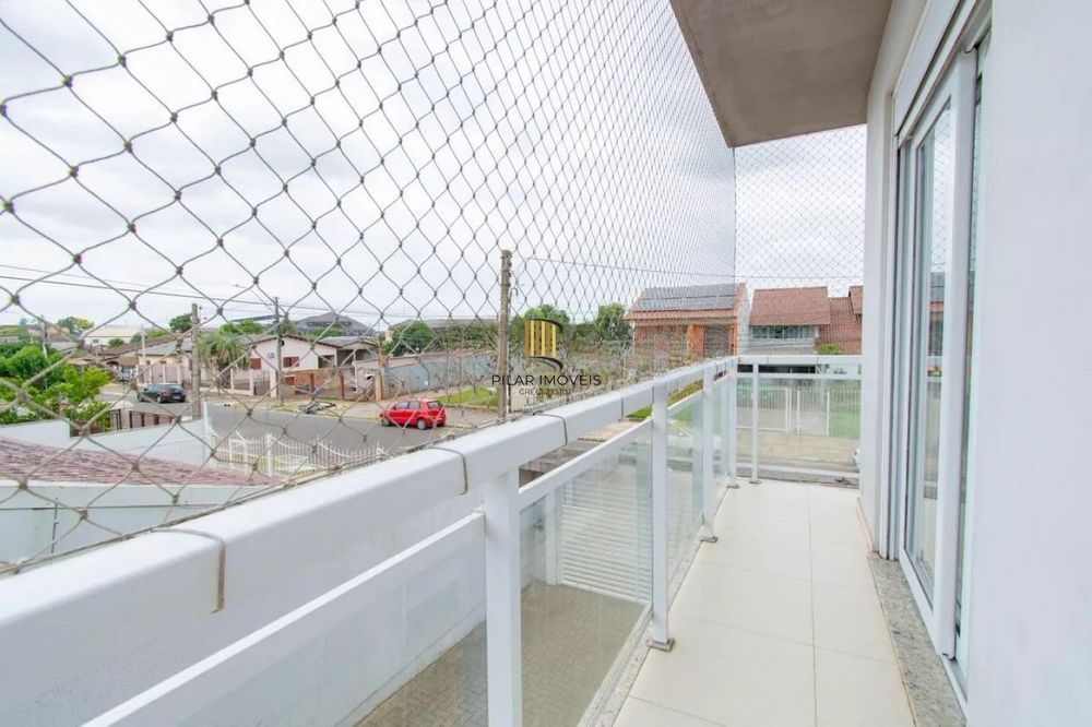 Casa de 3 dormitórios e 2 vagas de garagem em Canoas.