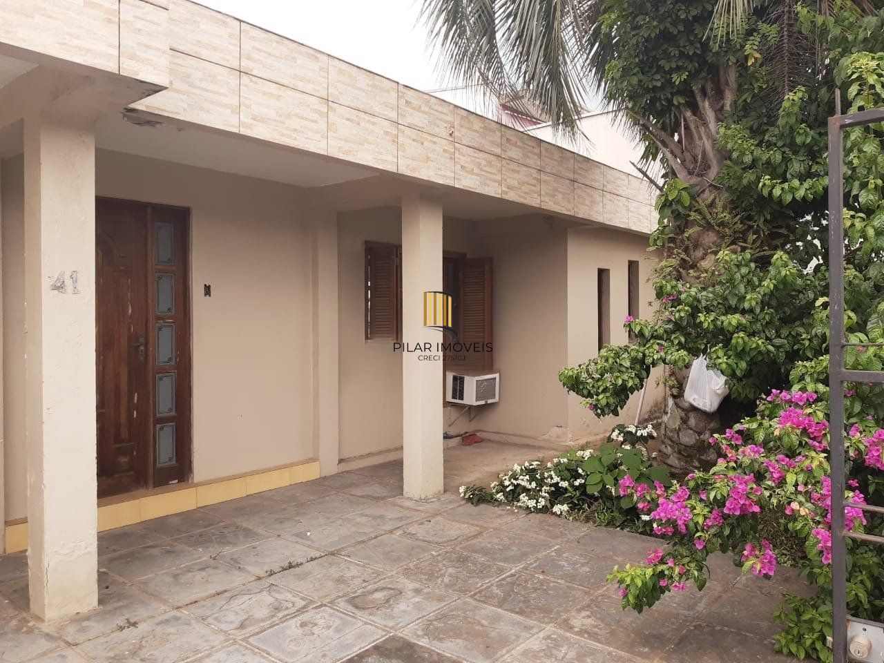 Casa de 2 Quartos e 2  vagas de garagem no Parque Granja em Cachoeirinha.