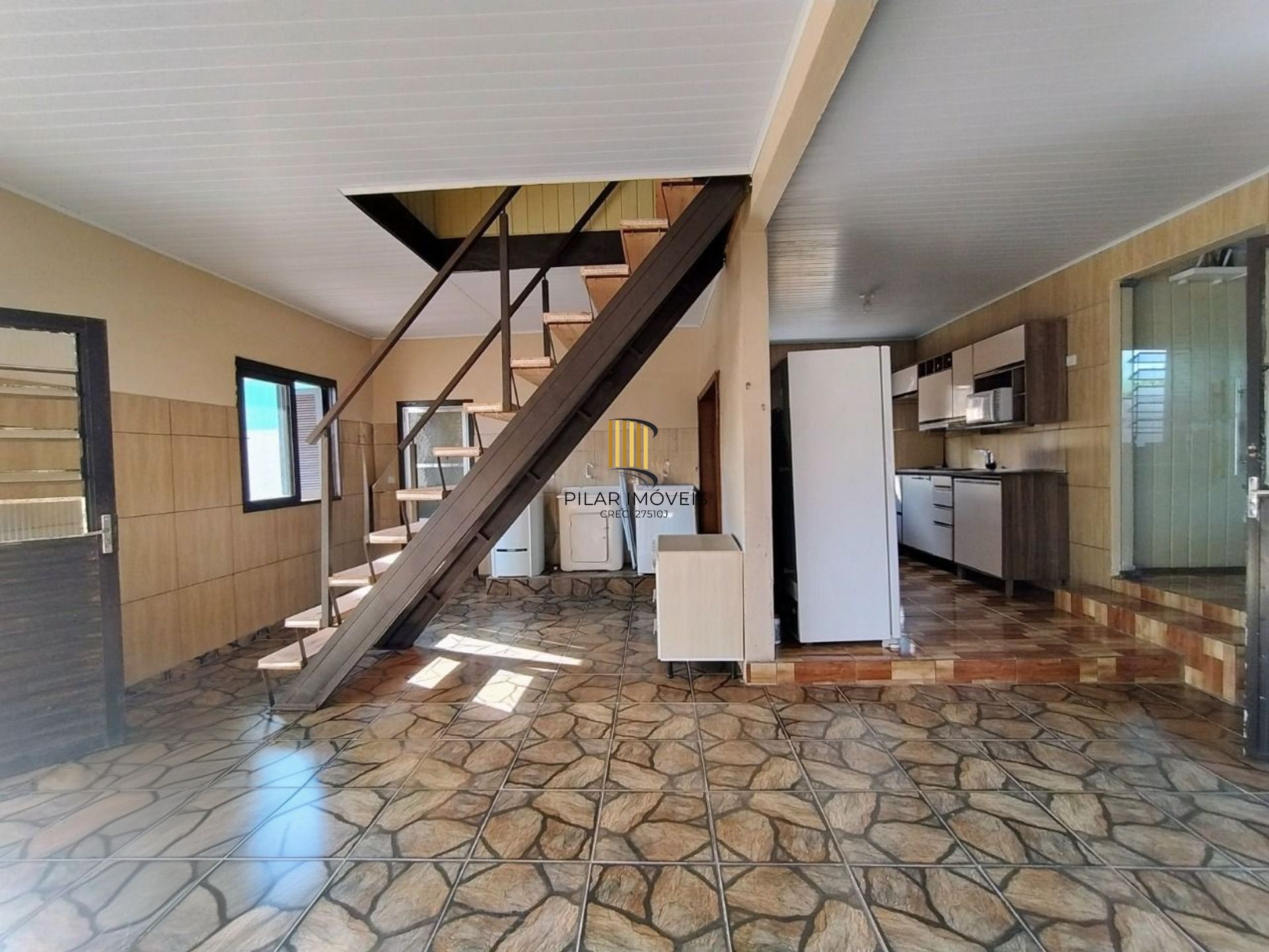 Casa de 4 dormitórios e 4 vagas de garagem em Canoas.
