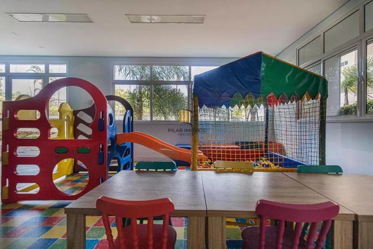 Apartamento 2 dormitórios suíte, elevador, infra e vaga coberta na Farrapos