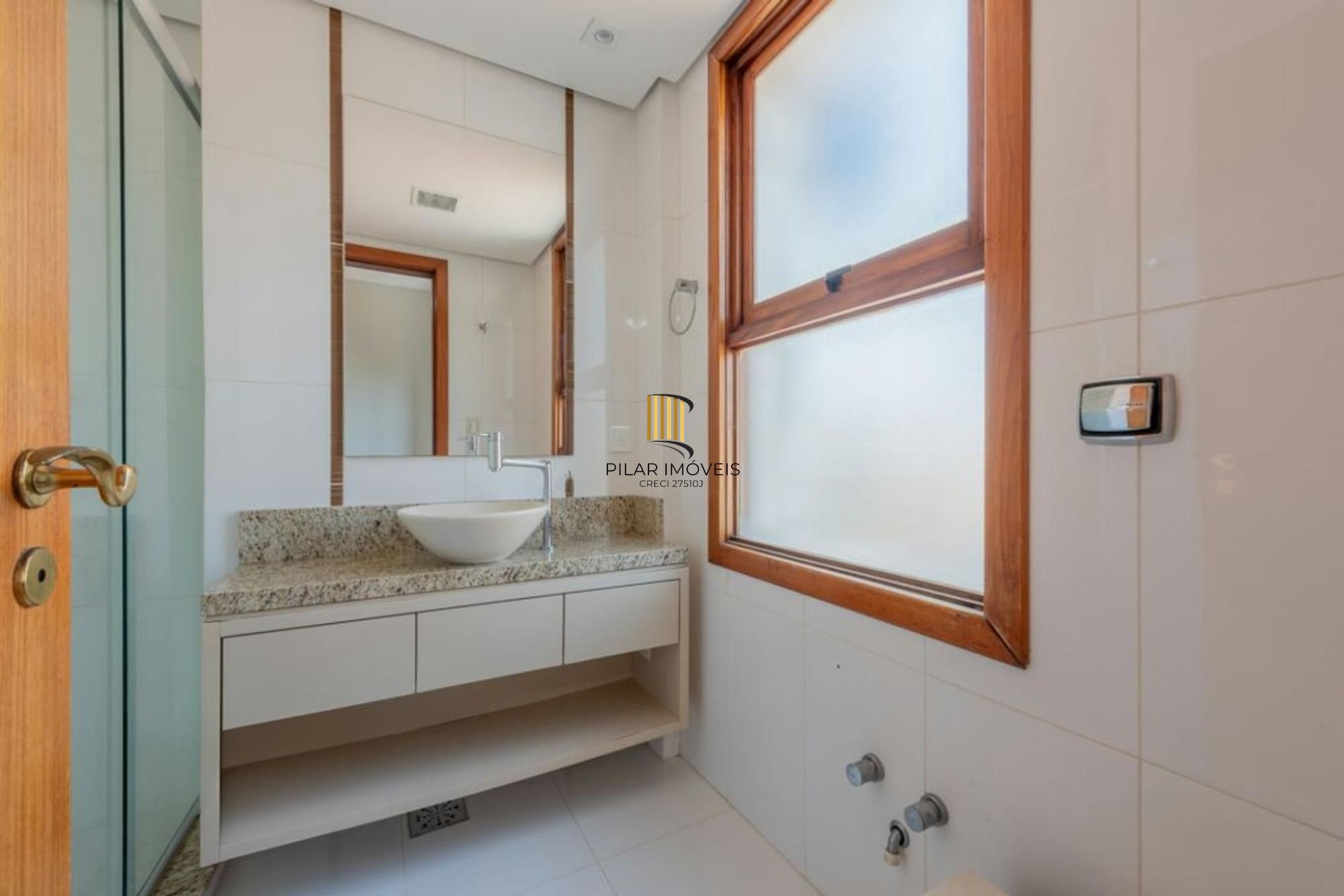 Apartamento de 4 dormitórios, 2 suítes, 2 vagas e elevador na Castro Alves.