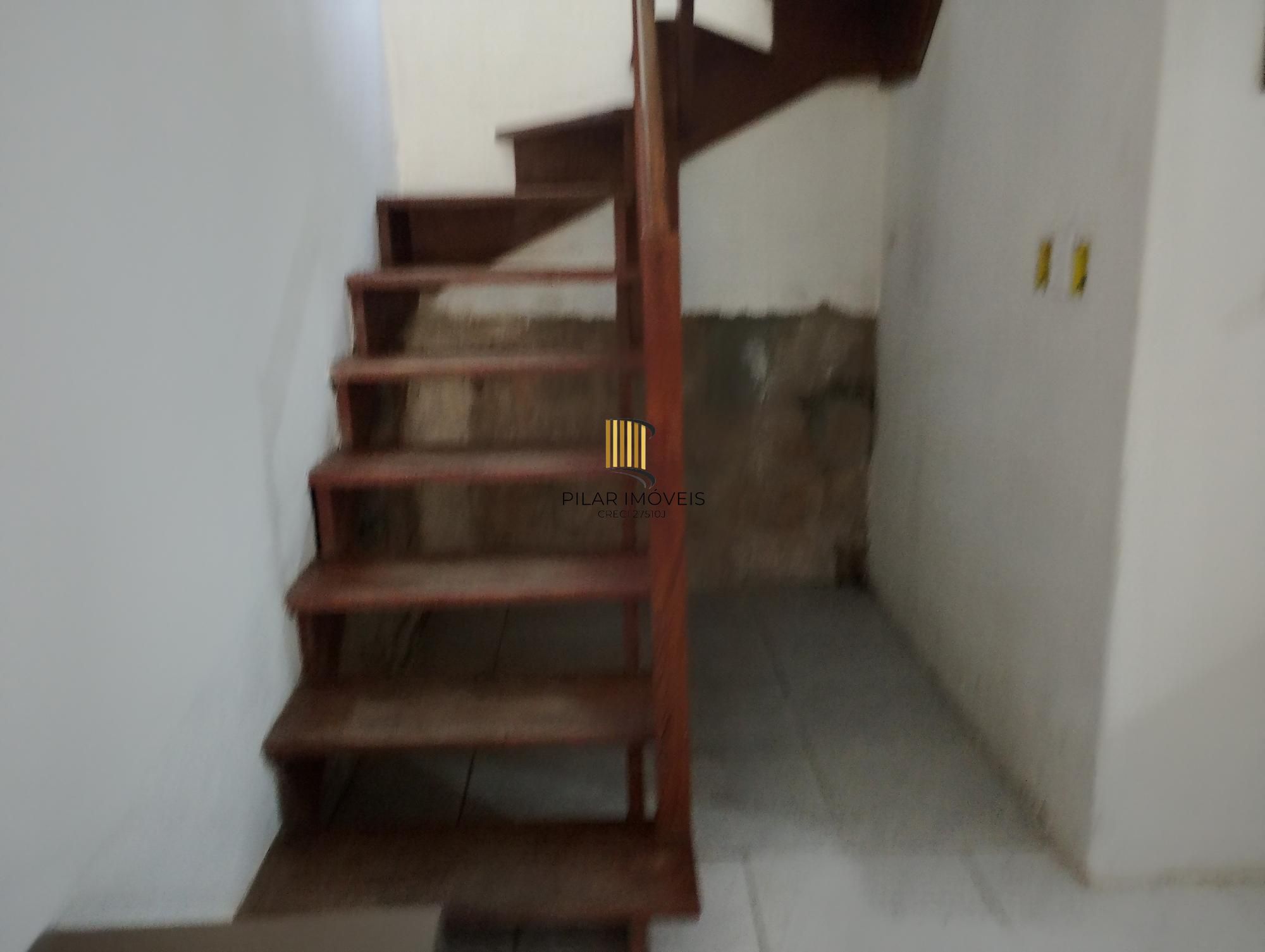 Casa com 3 quartos, 4 vagas de garagem e com pátio no bairro Parque Santa Fé