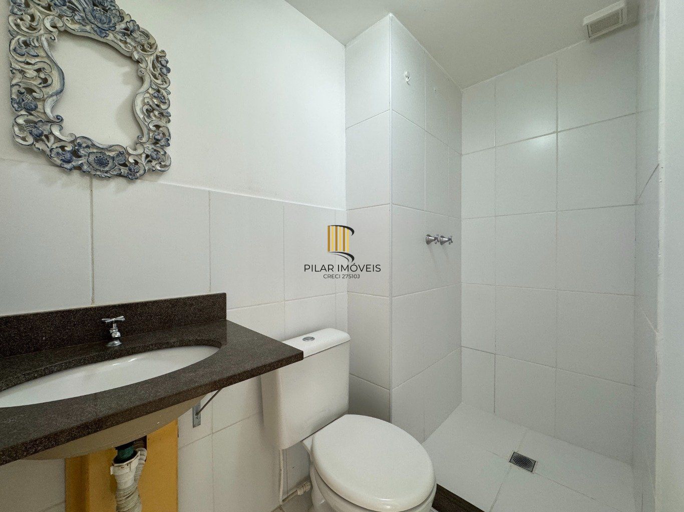 Apartamento de 2 quartos, 1 suíte, elevador e 1 vaga no bairro Humaitá.