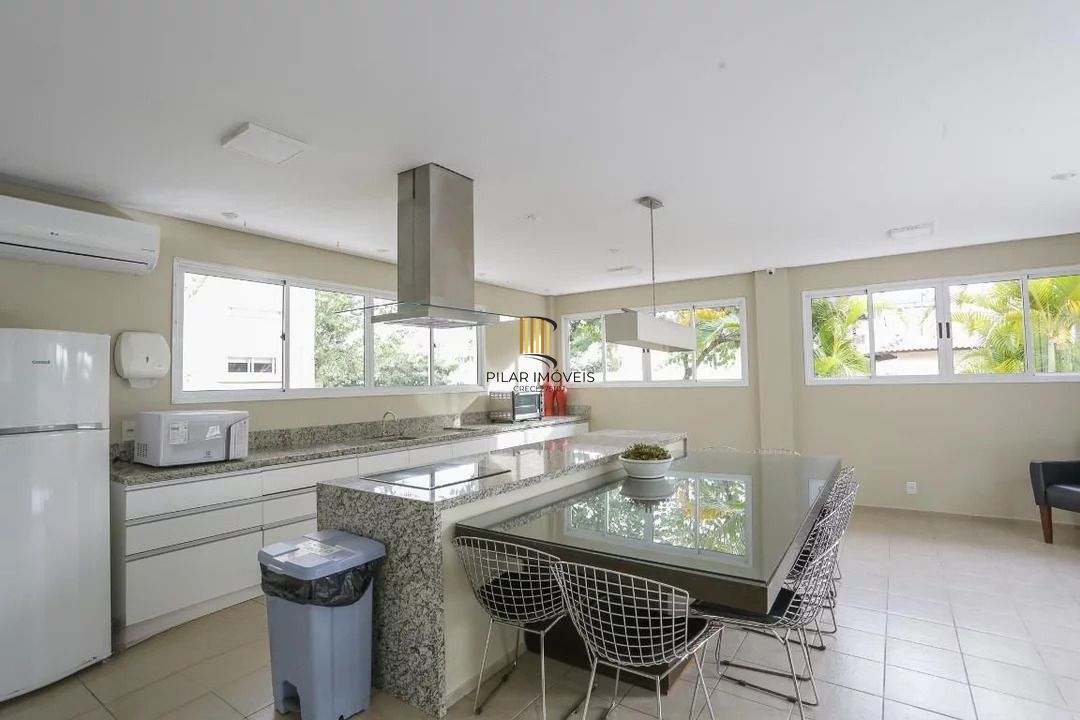 Apartamento com 3 quartos, vaga de garagem e elevador No Bairro Morro Santana