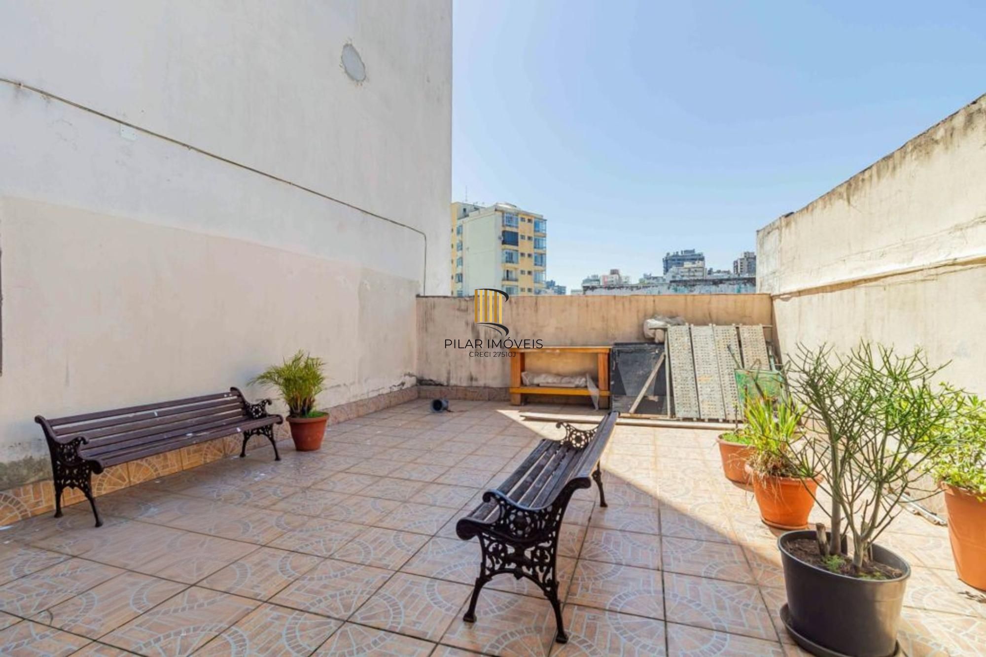 Apartamento com 2 quartos, elevador semi mobiliado no bairro Floresta.