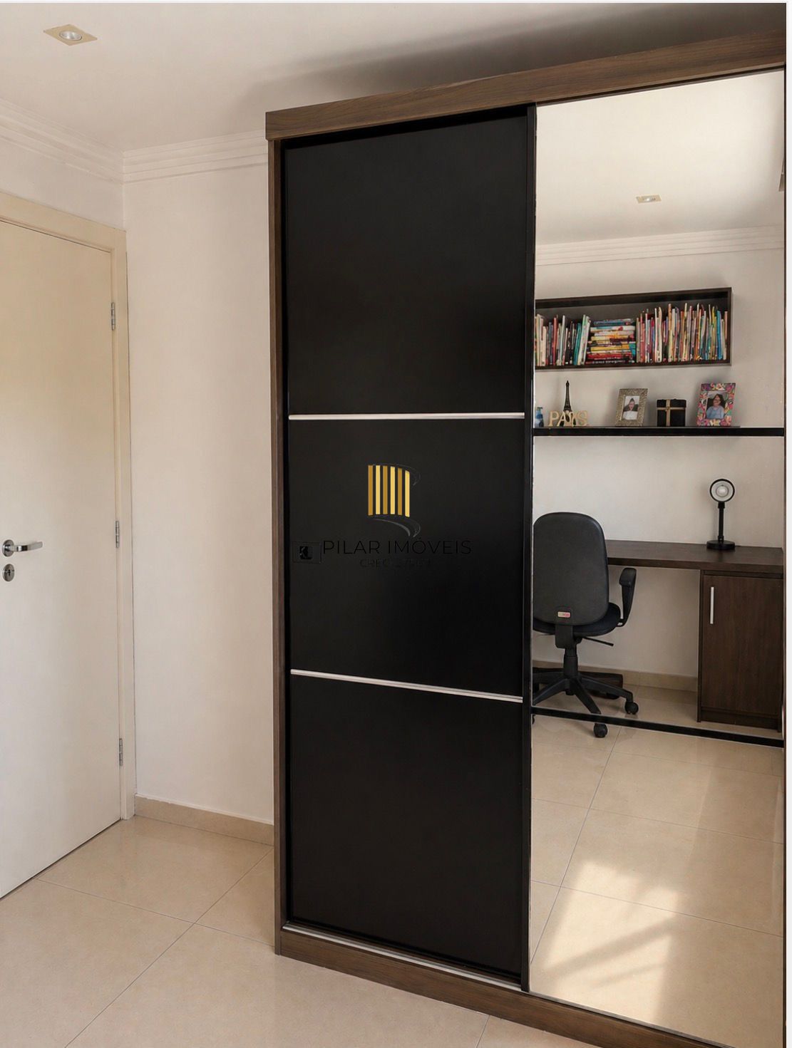 Apartamento 3 dormitórios com Suíte Semi Mobiliado com Vaga de Garagem