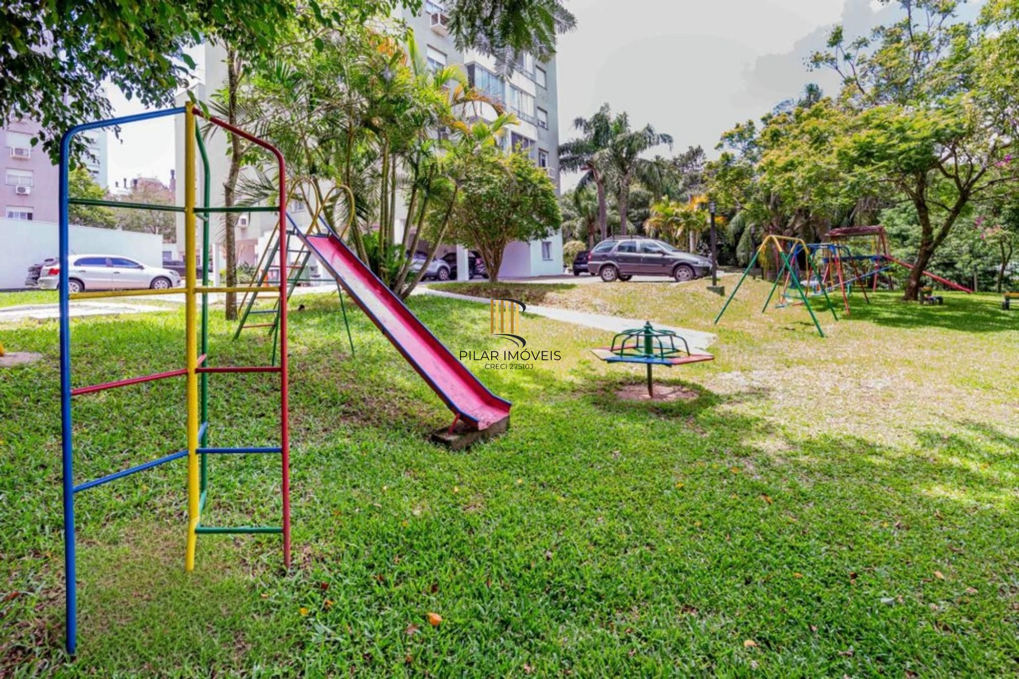 Apartamento semi mobiliado de 3 quartos, elevador, 1 vaga no bairro Cavalhada