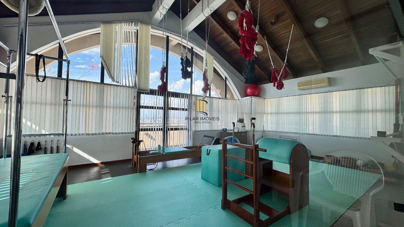 Apartamento de 1 quarto, sacada, 1 vaga, elevador no bairro Independência.