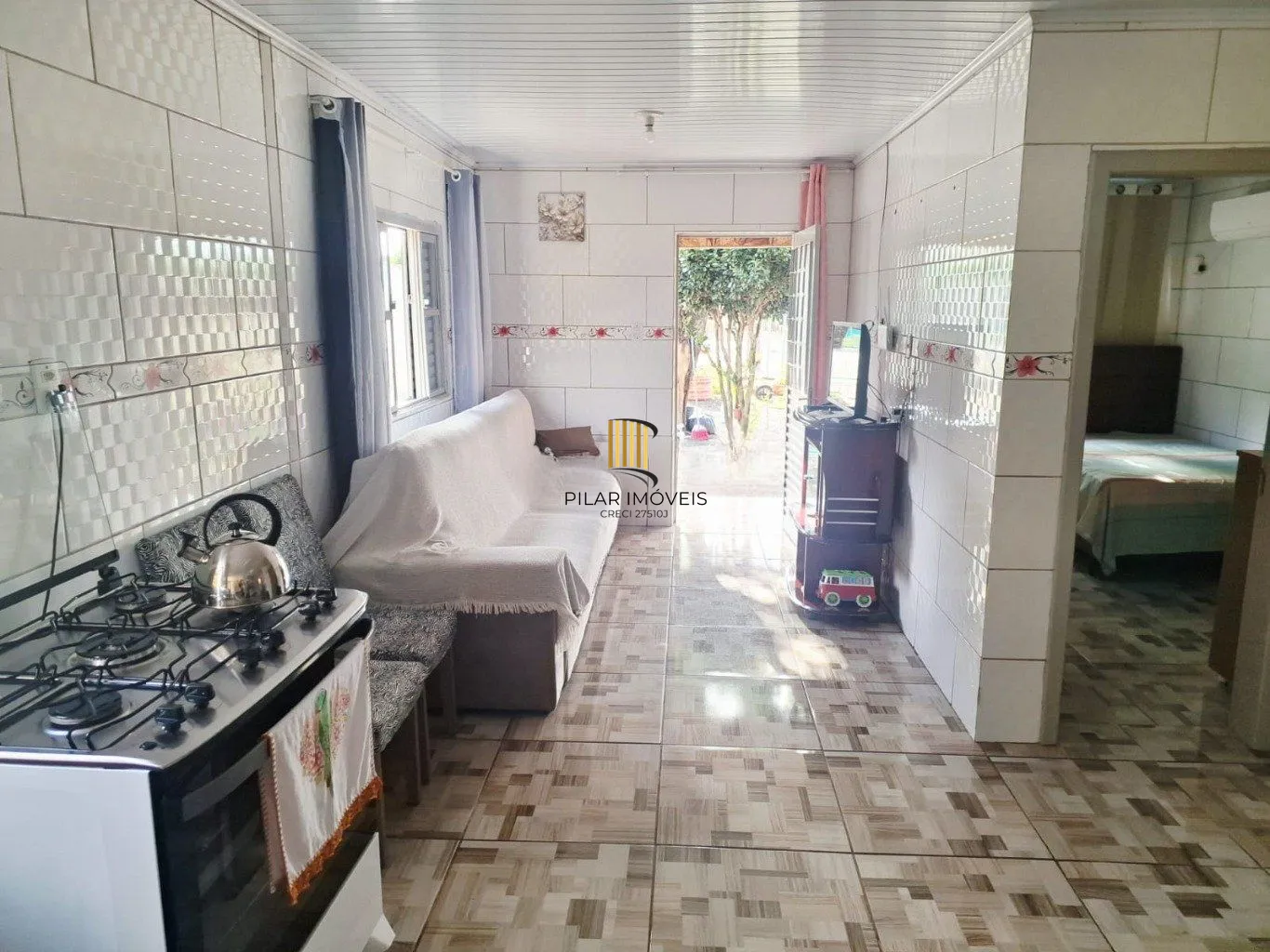 Casa de 3 dormitórios e 2 vagas de garagem em Canoas.
