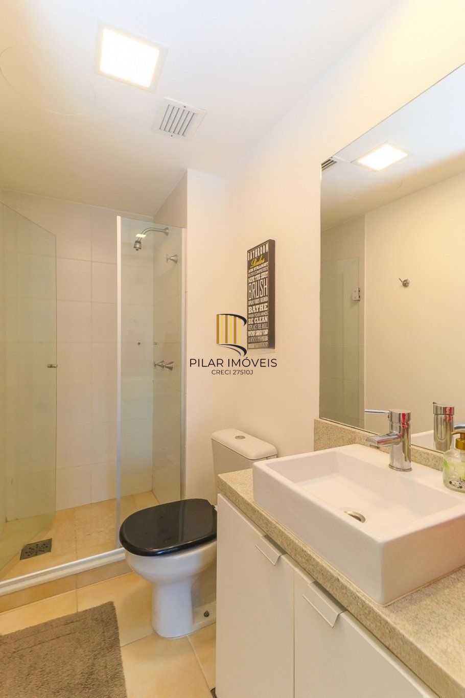 Apartamento de 3 dormitórios e 1 vaga de garagem no bairro Azenha/Porto Alegre.