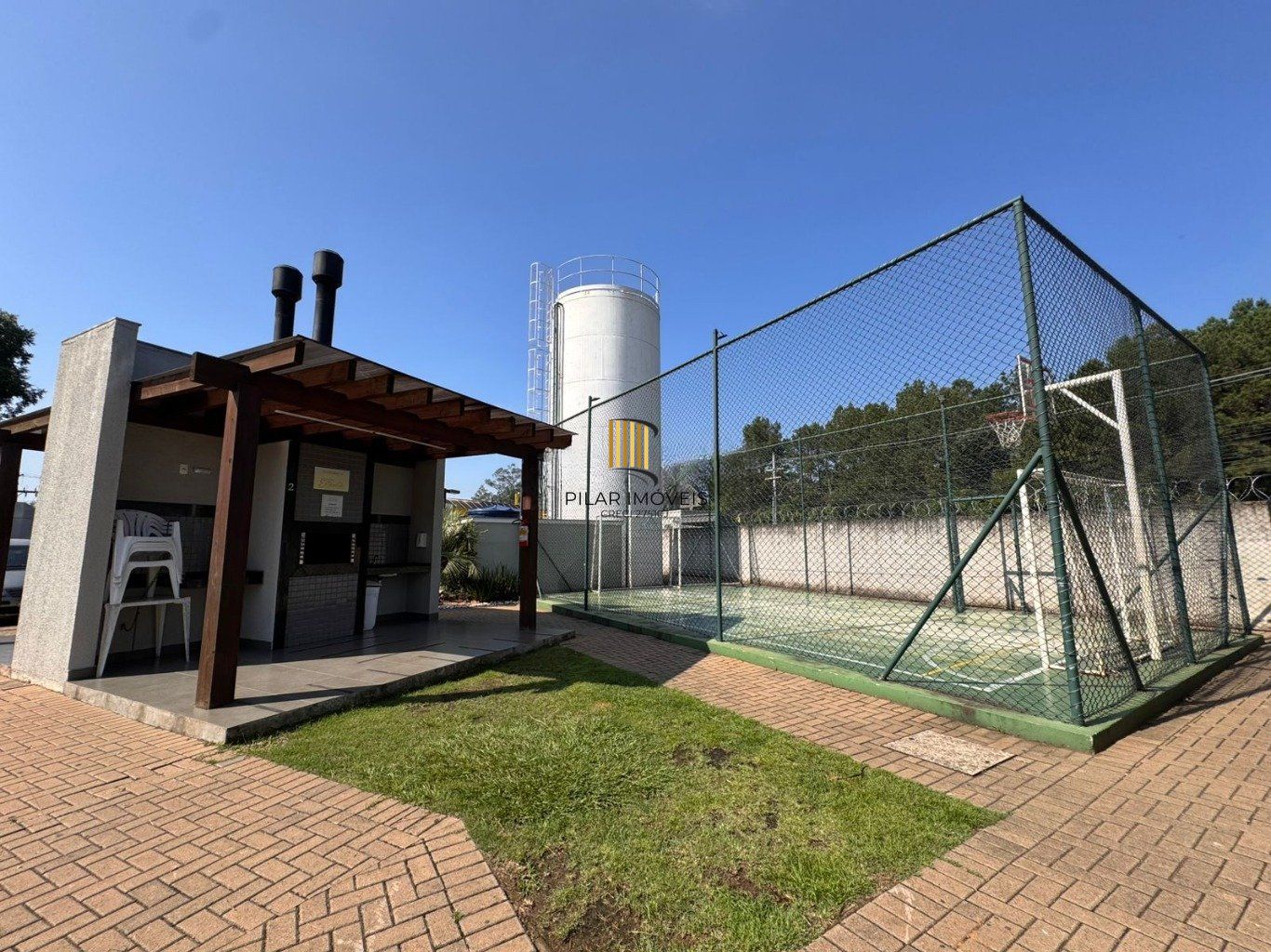 Apartamento de 2 dormitórios, elevador e 1 vaga de garagem em Canoas.