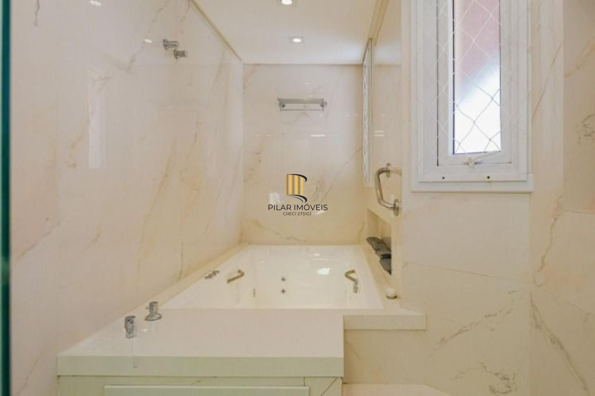 Casa em Condomínio com 5 quartos e 390m² à venda em Boa Vista, Porto Alegre.