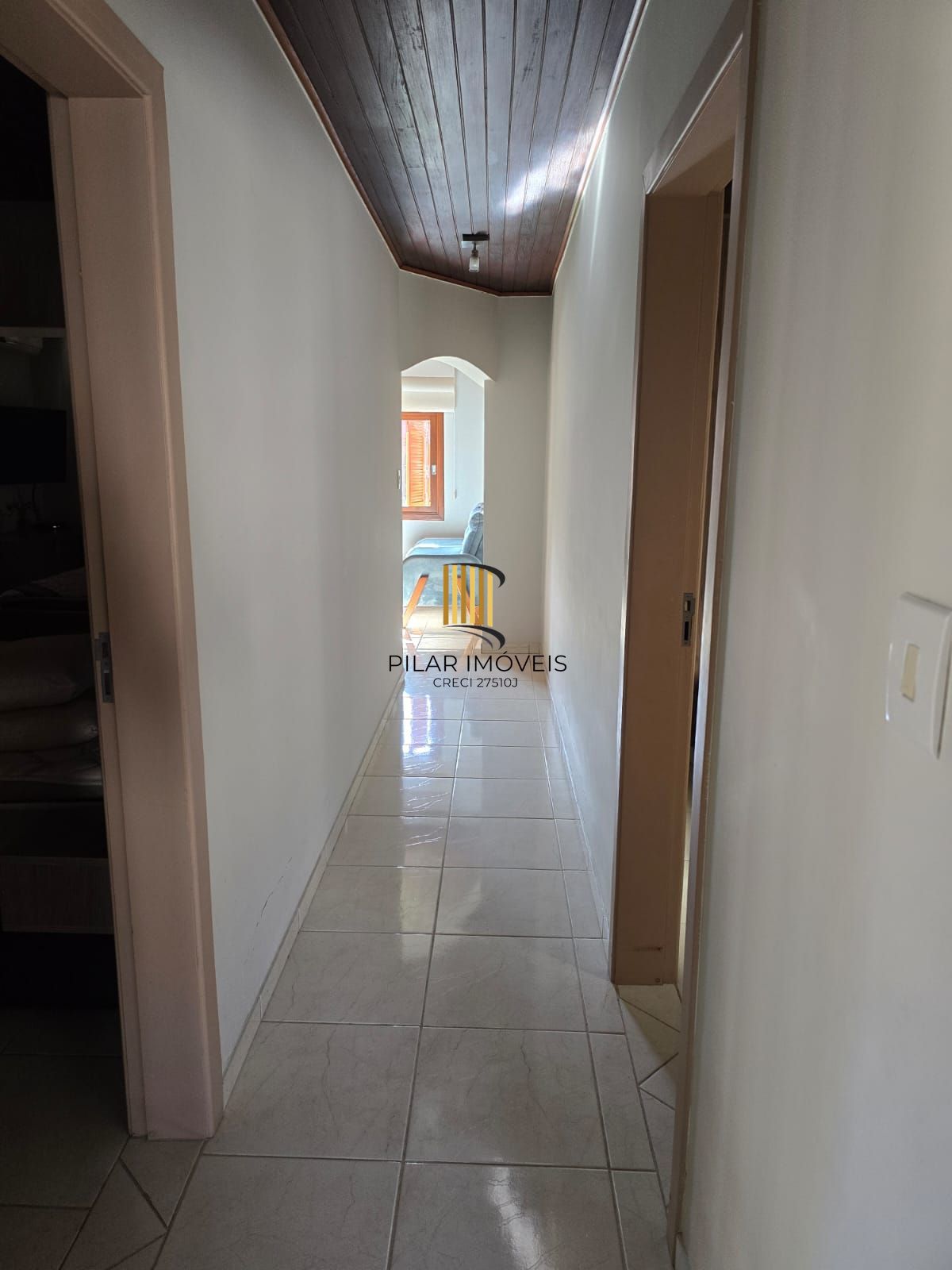 Casa térrea,3 dormitórios e 4 vagas cobertos no Sarandi.