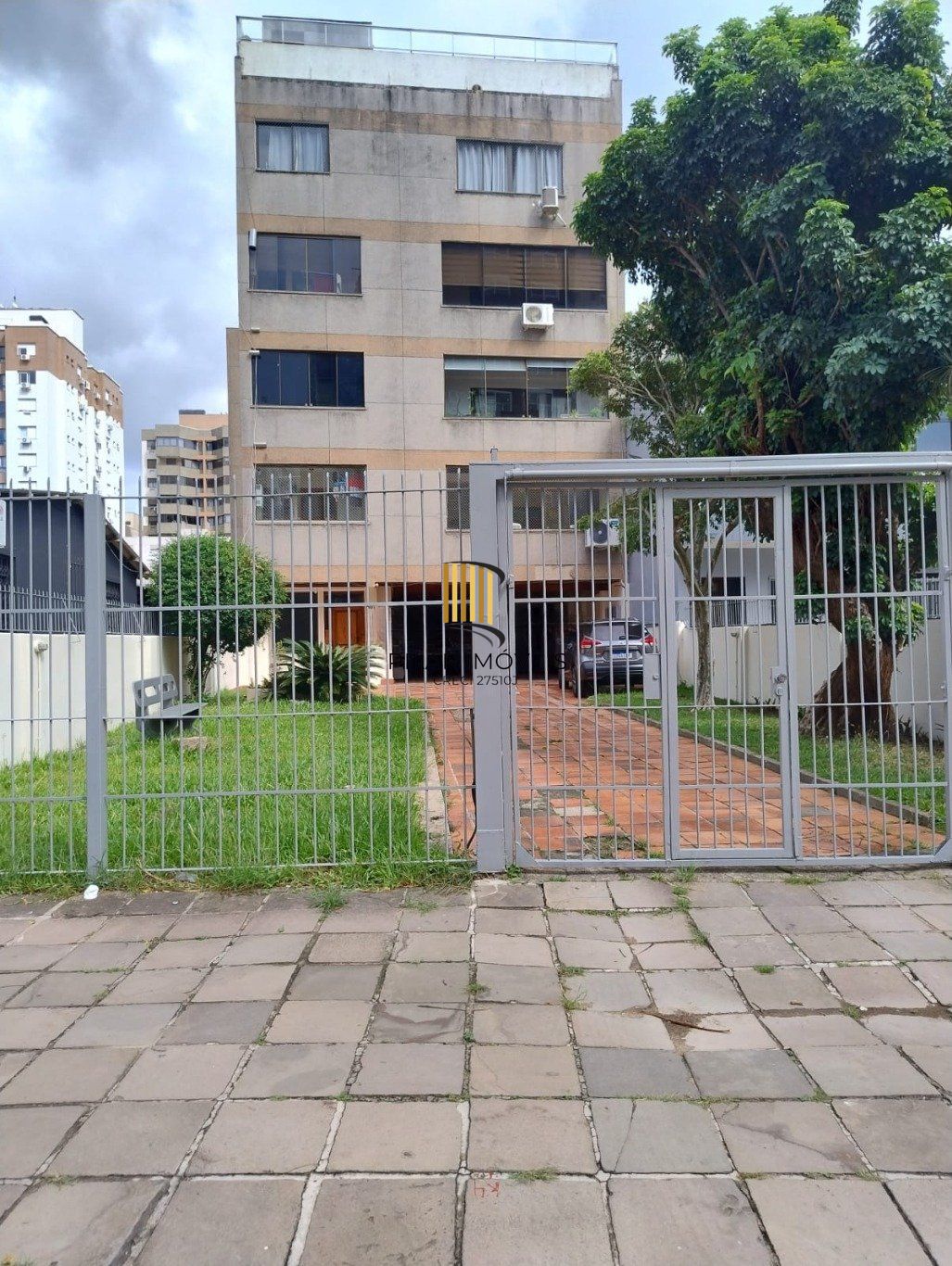 Apartamento 3 quartos com suíte e pátio com 2 vagas no Bairro Passo da Areia