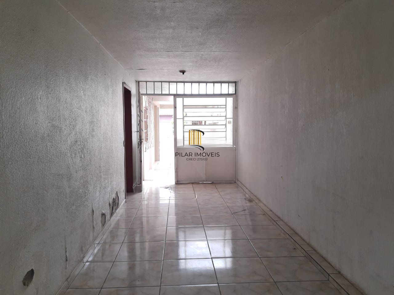 Casa de 2 Quartos e 2  vagas de garagem no Parque Granja em Cachoeirinha.