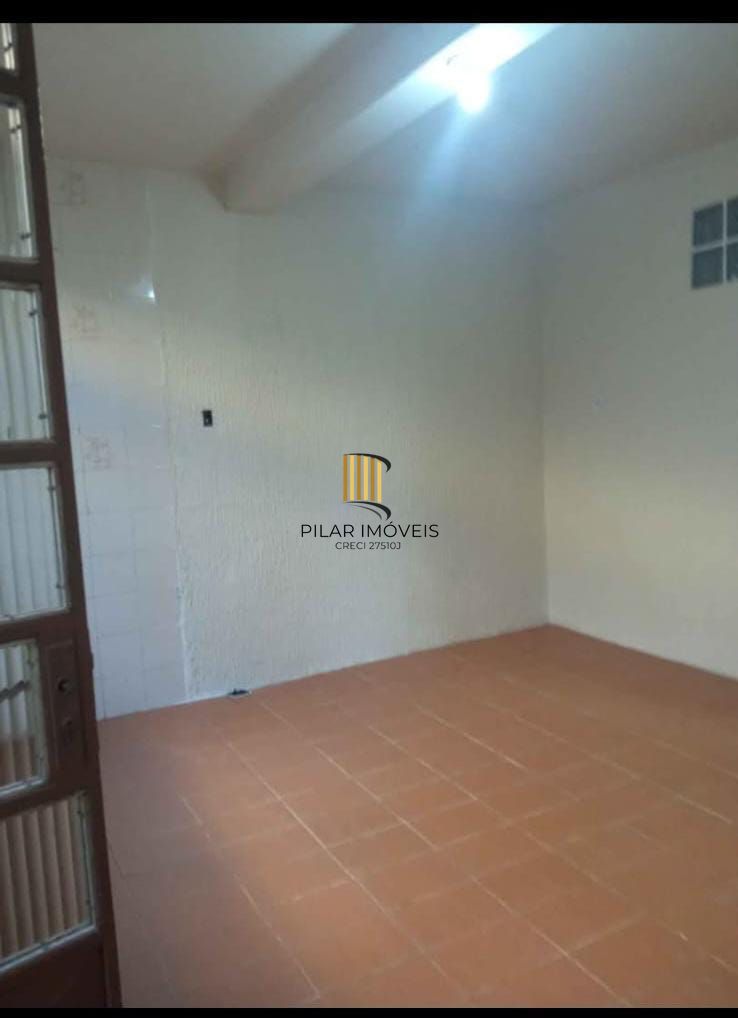 Casa 150m2 com 3 dormitórios e ampla garagem com churrasqueira Bairro Restiga