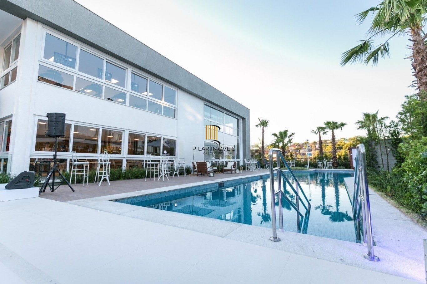 Casa em Condomínio com 3 quartos, 3 suítes, 2 vagas e 195m² no Jardim Carvalho.