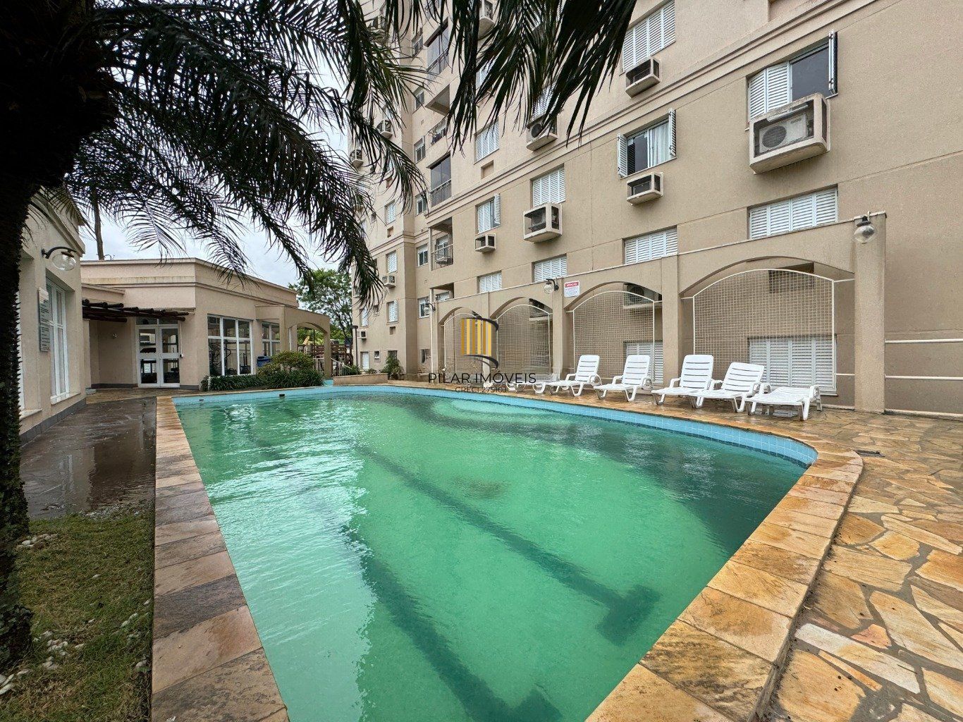 Apartamento com 2 quartos, 1 vaga e elevador no bairro Sarandi