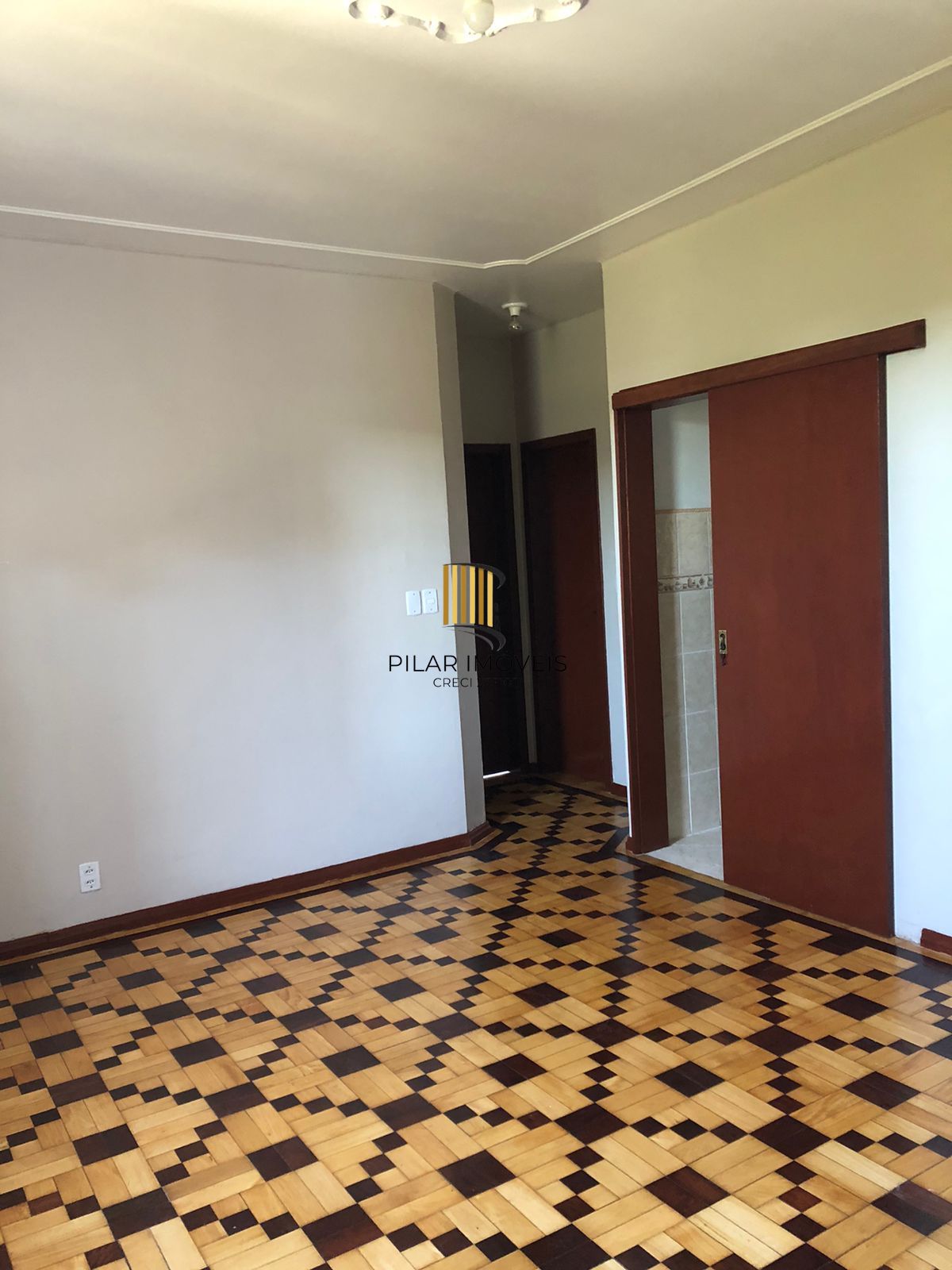 Apartamento 2 Dormitórios Reformado no São João – Av. Pátria