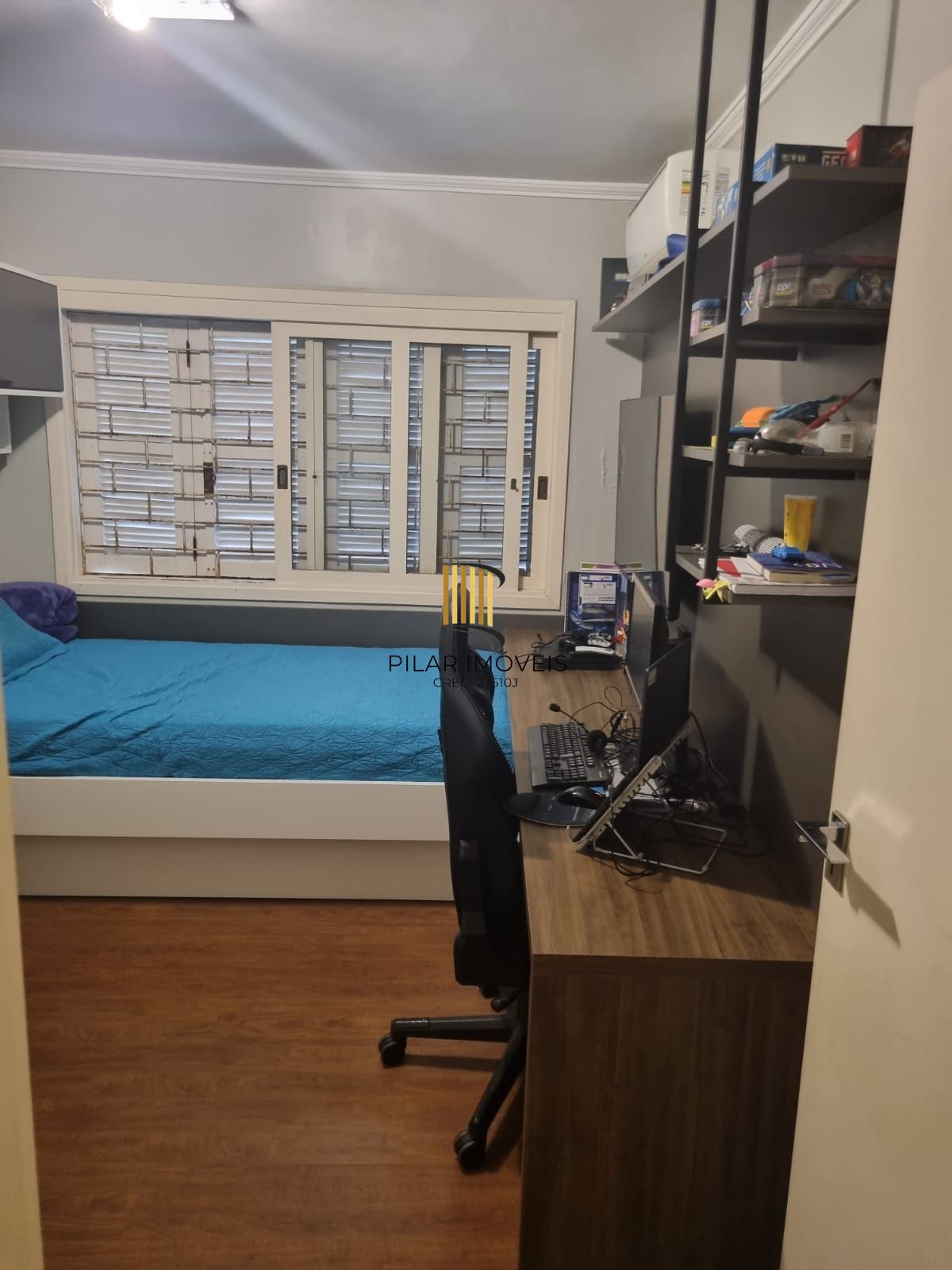 Apartamento térreo semi mobiliado de 3 dormitórios no bairro Cristal