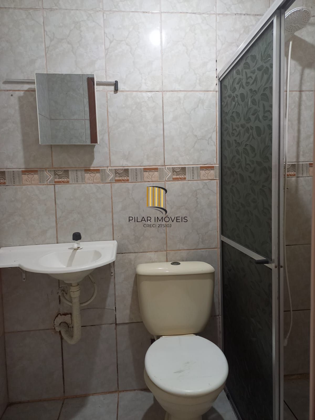 Casa com pátio e edícula no Bairro Porto Verde