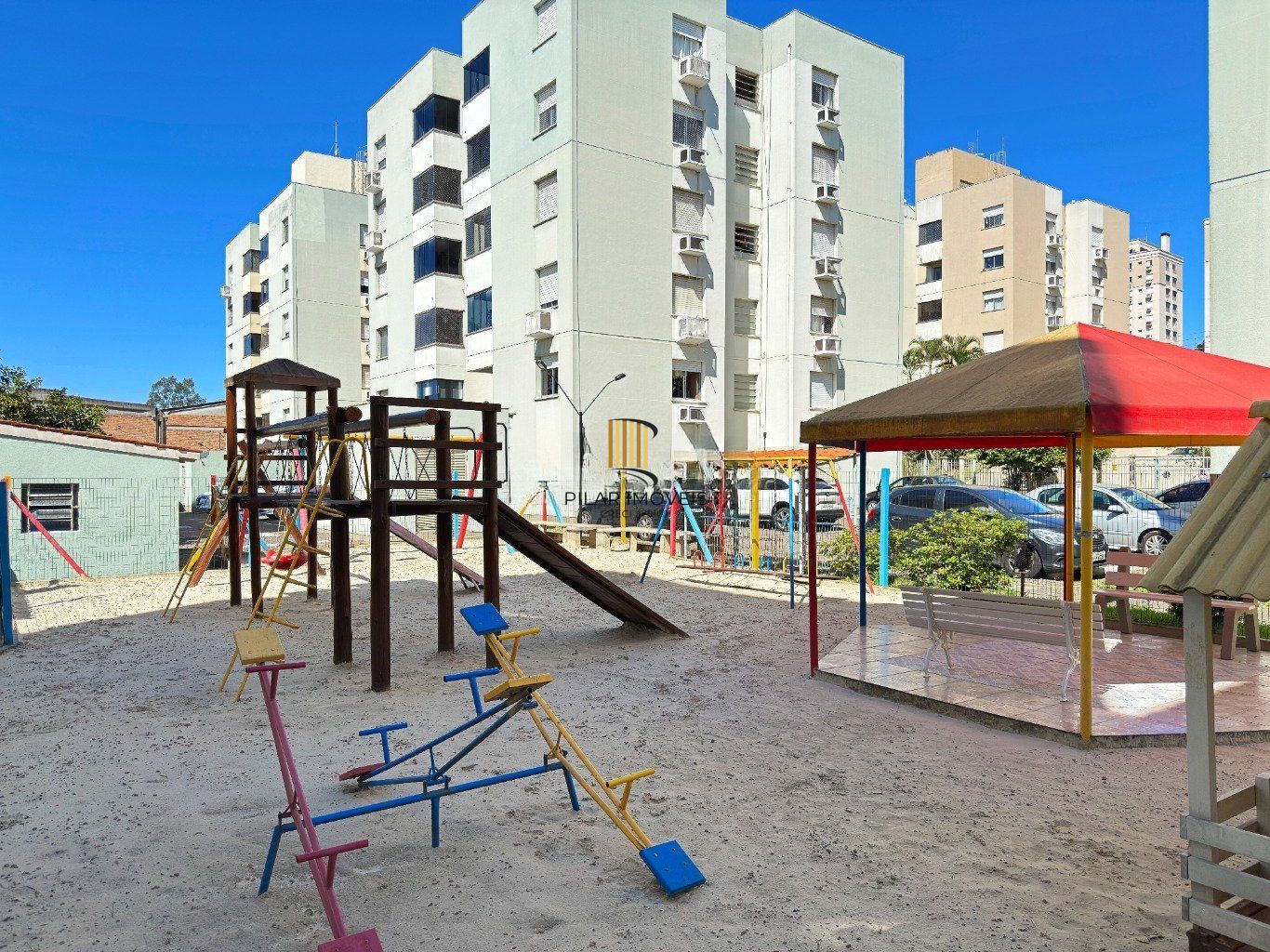 Apartamento com 2 quartos, vaga e elevador  no bairro Sarandi.