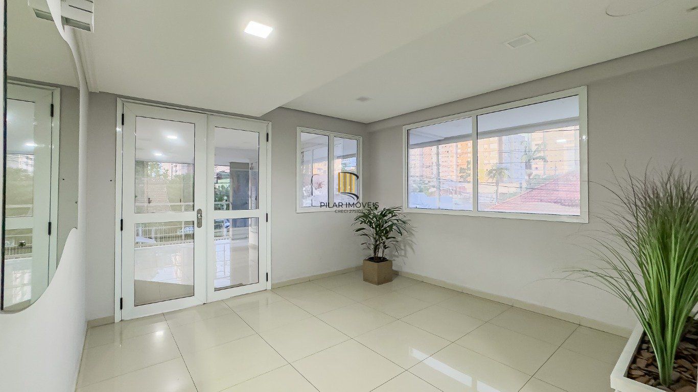 Apartamento com 3 quartos (1 suíte) e 2 vagas no Bairro Passo da Areia.