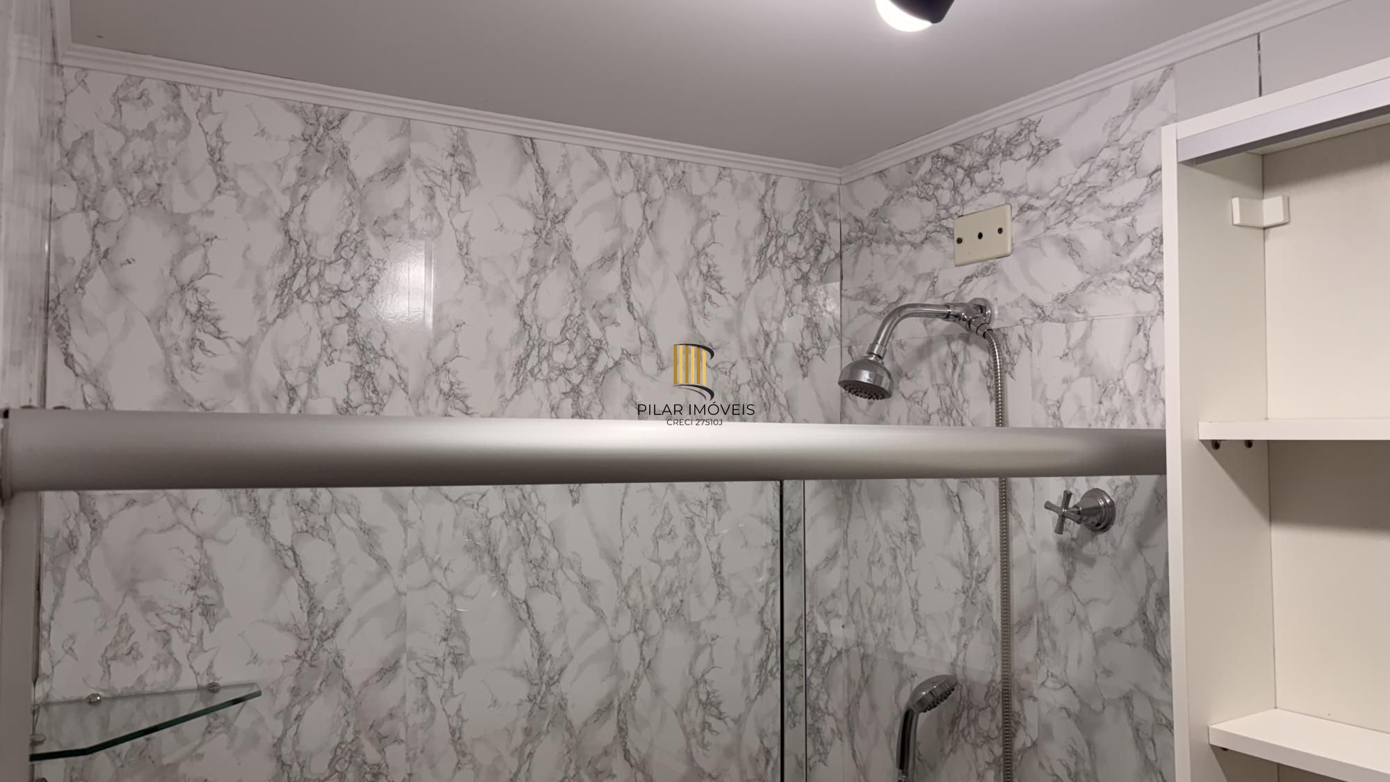 Apartamento com 2 quartos e 1 vaga de garagem no Bairro Sarandí