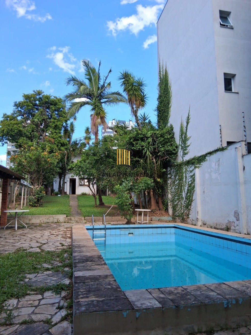 Casa com piscina 4 quartos e 2 vagas no Bairro Jardim Itu