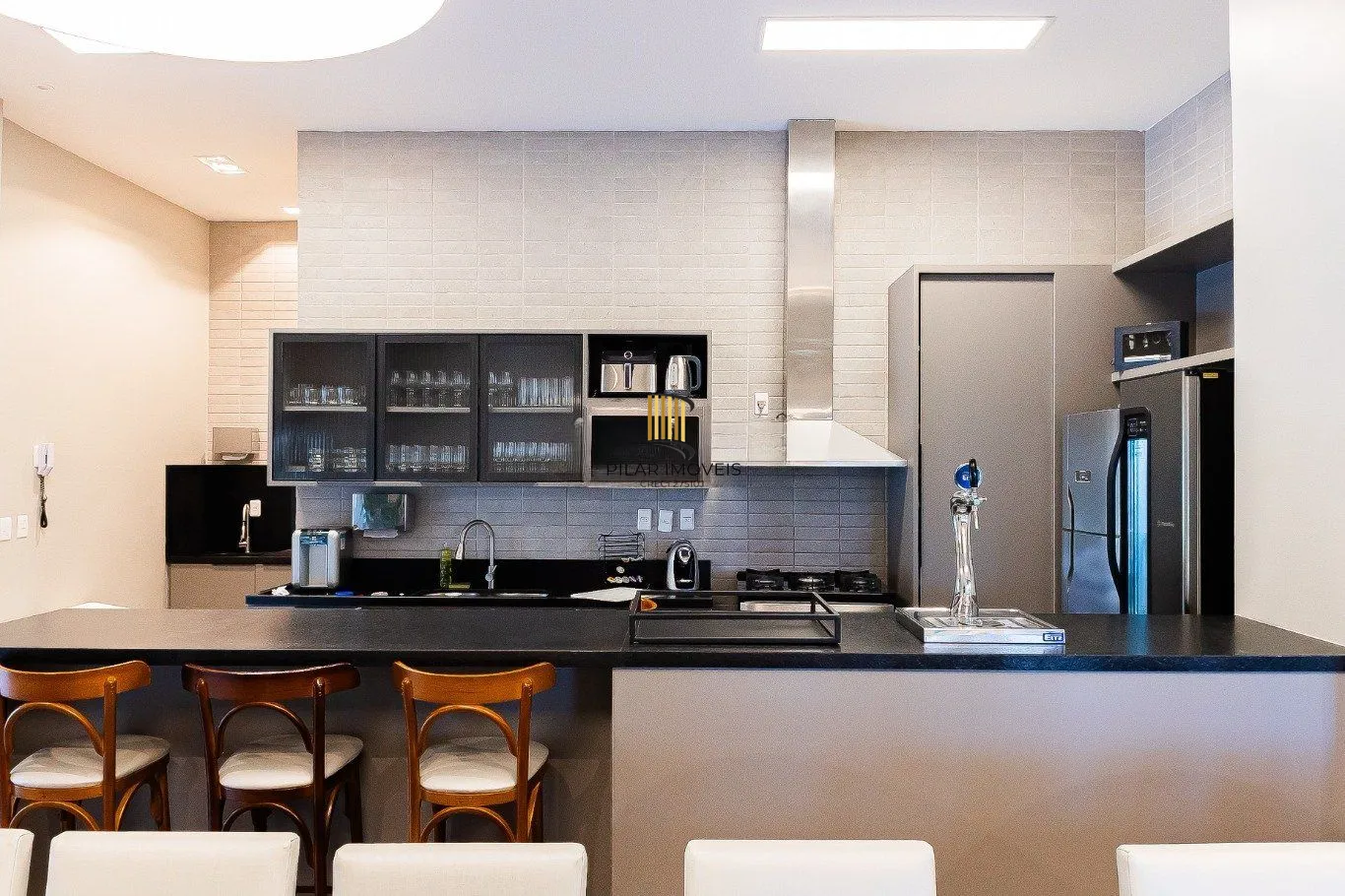 Apartamento de 2 dormitórios, 1 suíte, 2 vagas e 94m² no Jardim Europa.