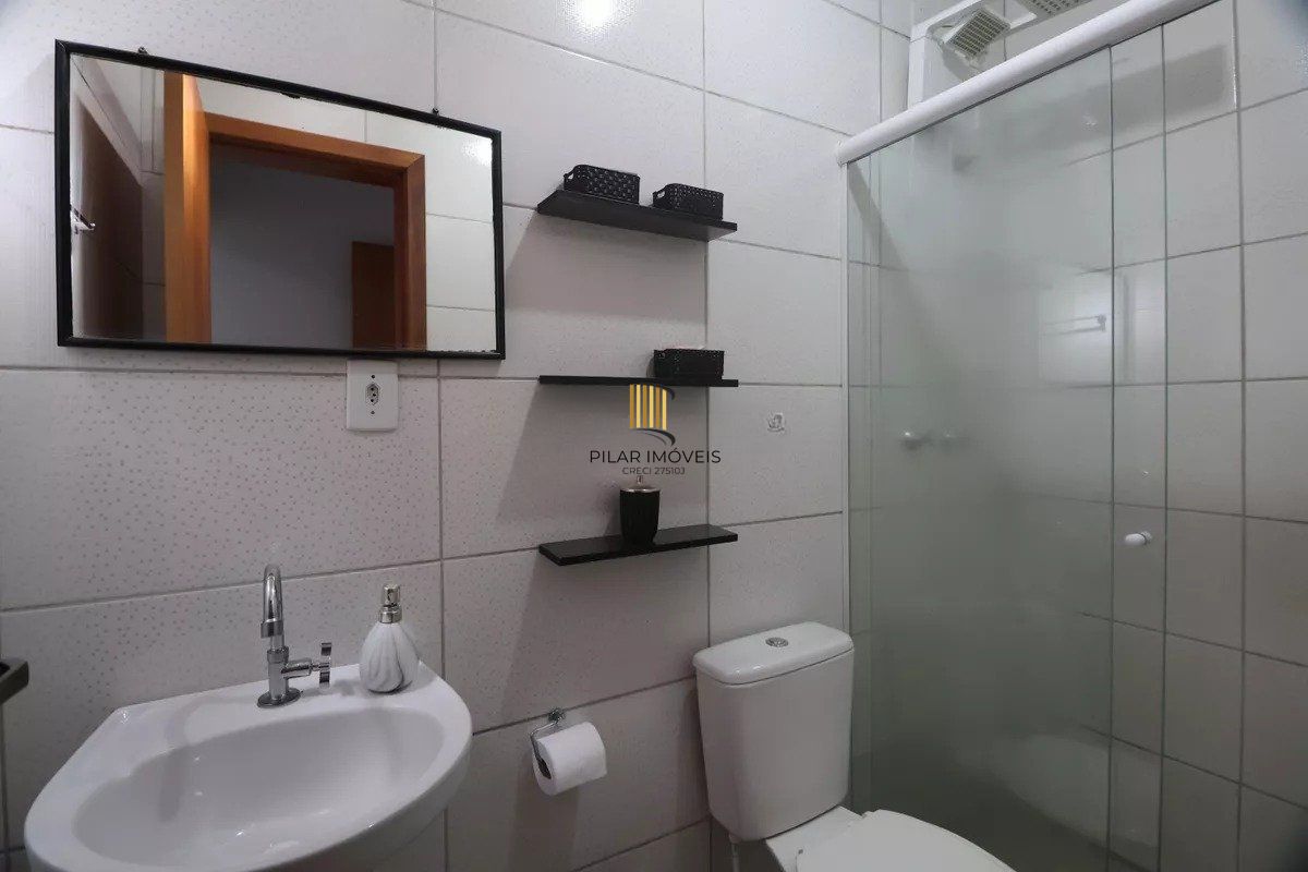 Casa de 2 quartos e 2 vagas de garagem no bairro São José Canoas.