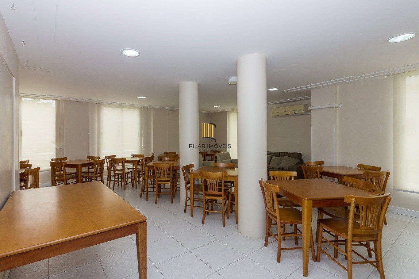 Apartamento 2 Dormitórios com Suíte, elevador e 2 Vagas no Alto Petrópolis