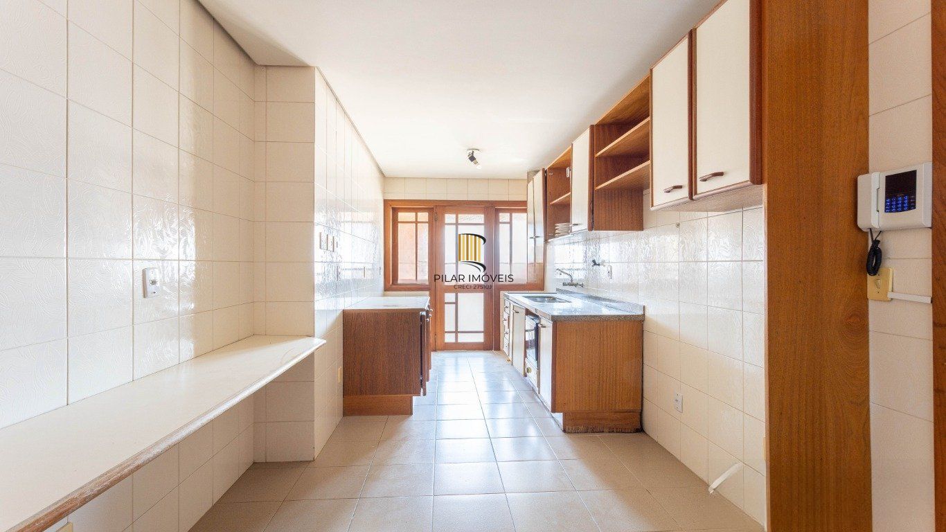 Apartamento 3 Dormitórios, 1 súite, elevador, 2 vagas no Petrópolis.