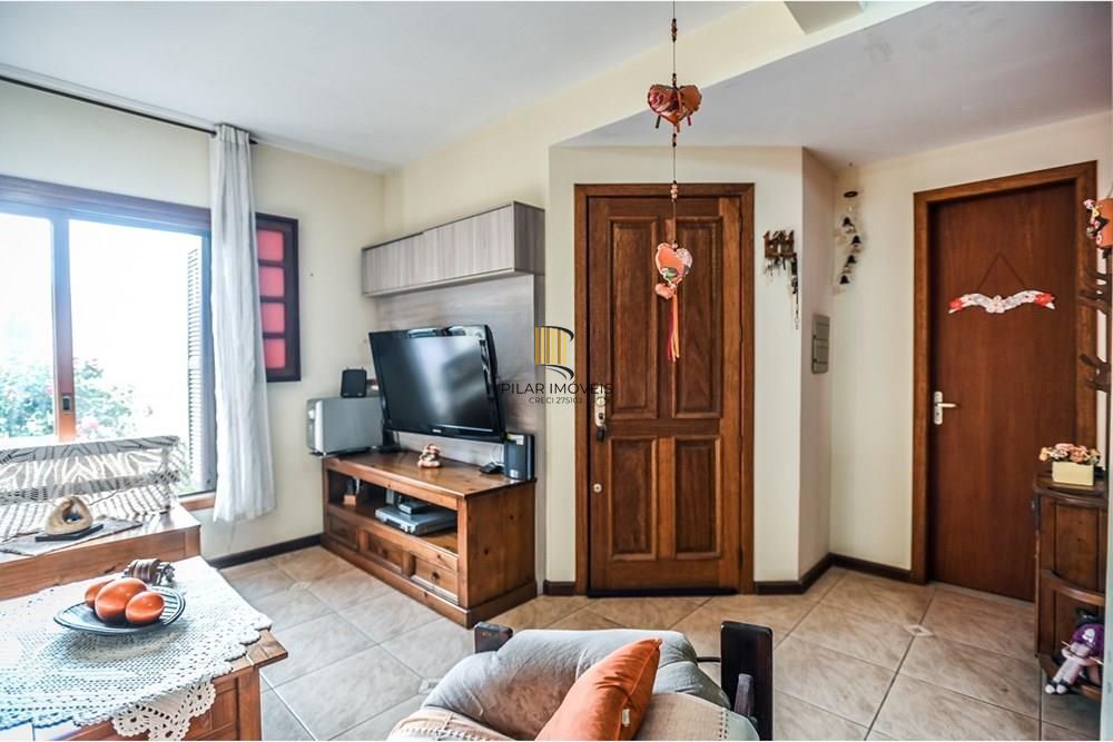 Casa em condomínio fechado de 2 quartos, suíte, 2 vagas no bairro Guarujá