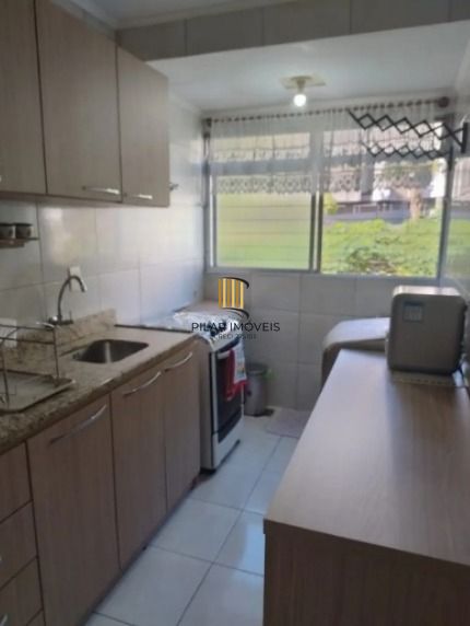 Apartamento de 2 dormitórios com 1 vaga de garagem no bairro Passo da Areia